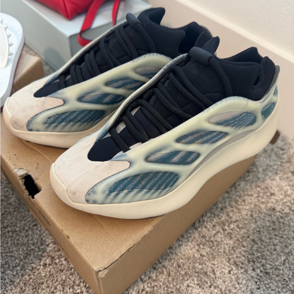 Yeezy 700 kyanite